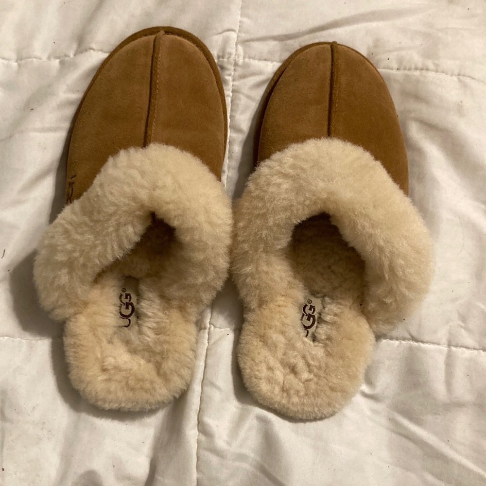 Ugg slippers Sz 6